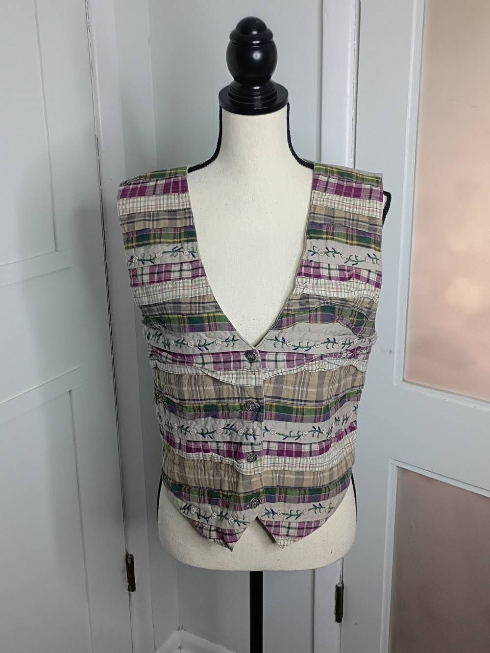 Vintage Tantrums Women's Flowers And Plaid Button-Front Cottagecore Vest, Large